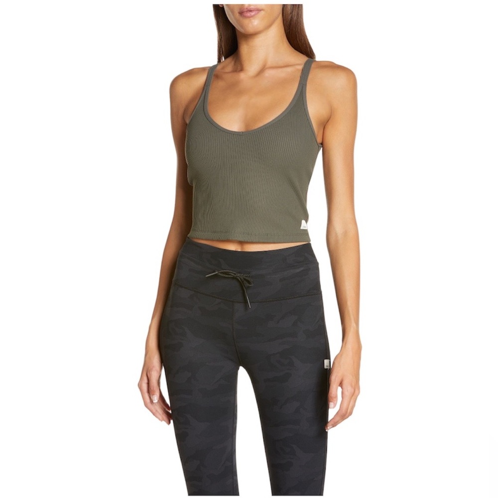 Vuori | Crop Top w/ Built-In Bra
